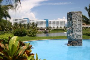 grand-mayan-nuevo-vallarta Grand Mayan Nuevo Vallarta Nayarit - carved monolith entrance
